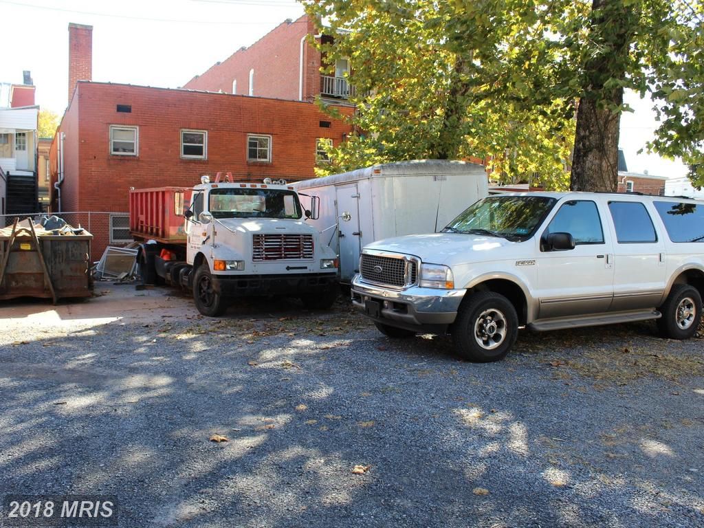 202 W Washington St, Charles Town, WV 25414